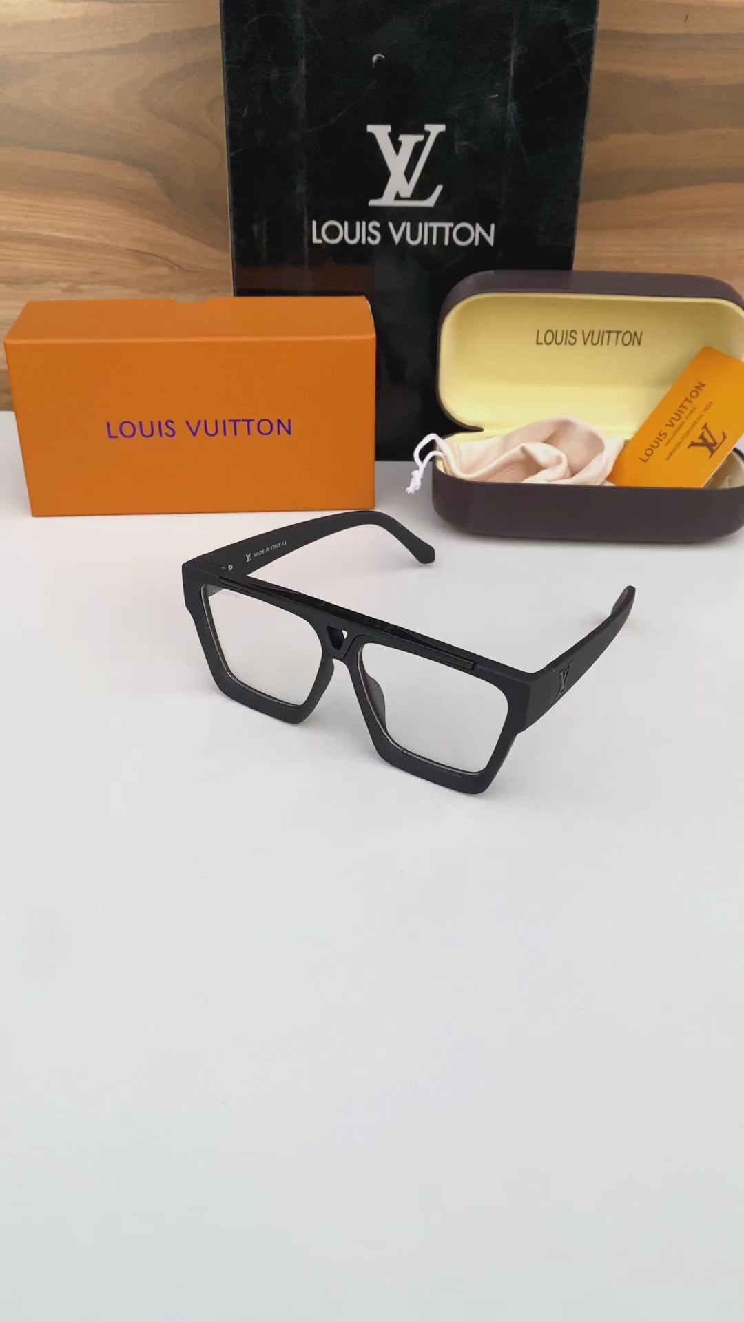 LOUI  BLACK PLANO 1502